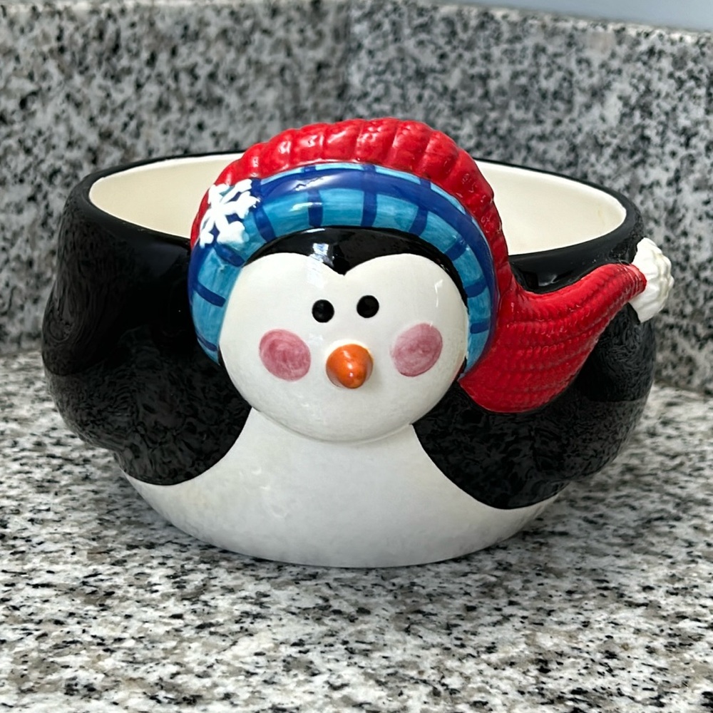 Home Interior Penguin Serving Bowl